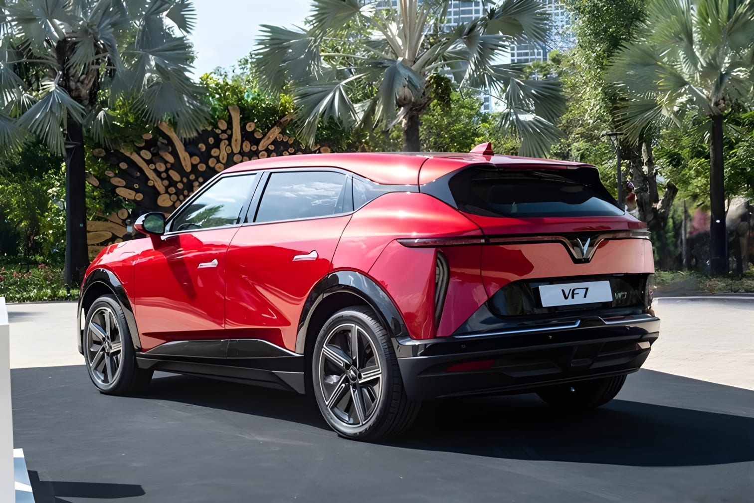 Thiết kế hông xe VinFast VF7 nhìn từ góc bên