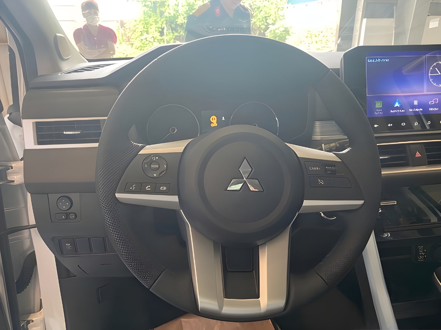 Vô lăng xe Mitsubishi Xpander 2023 tích hợp nút điều khiển