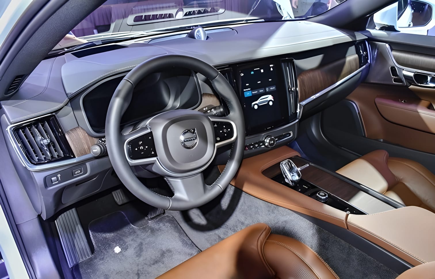 Khoang lái nội thất Volvo S90 sang trọng