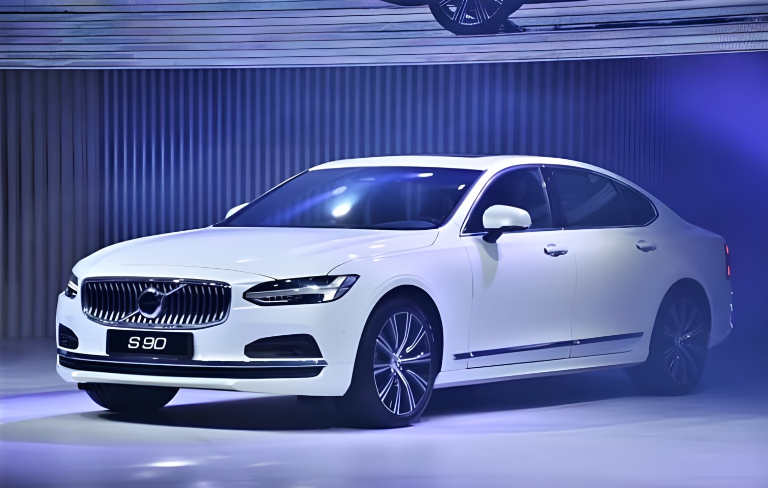 Ngoại thất xe sedan hạng sang Volvo S90 toàn cảnh